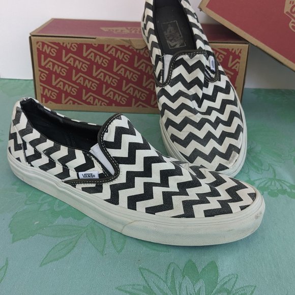 Vans Classic Zig Zag Slip Ons - Picture 1 of 9